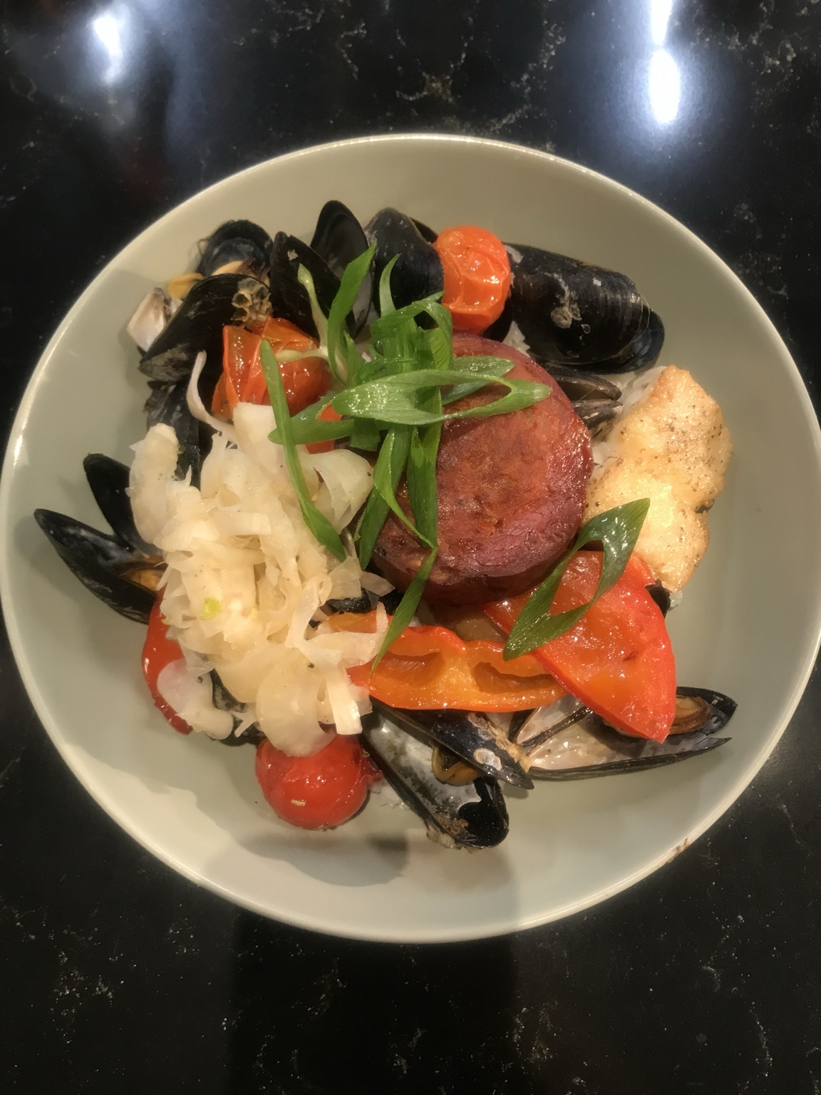 Muscheln mit Chorizo und Gemüse